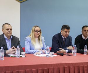 Osijek,Hrvatska.16.03.2023. Javna tribina Mosta na temu: "Razvoj Slavonije, Baranje i Srijema”
Na fotografiji: Nikola Grmoja sa suradnicima
Foto:Marko Mrkonjic