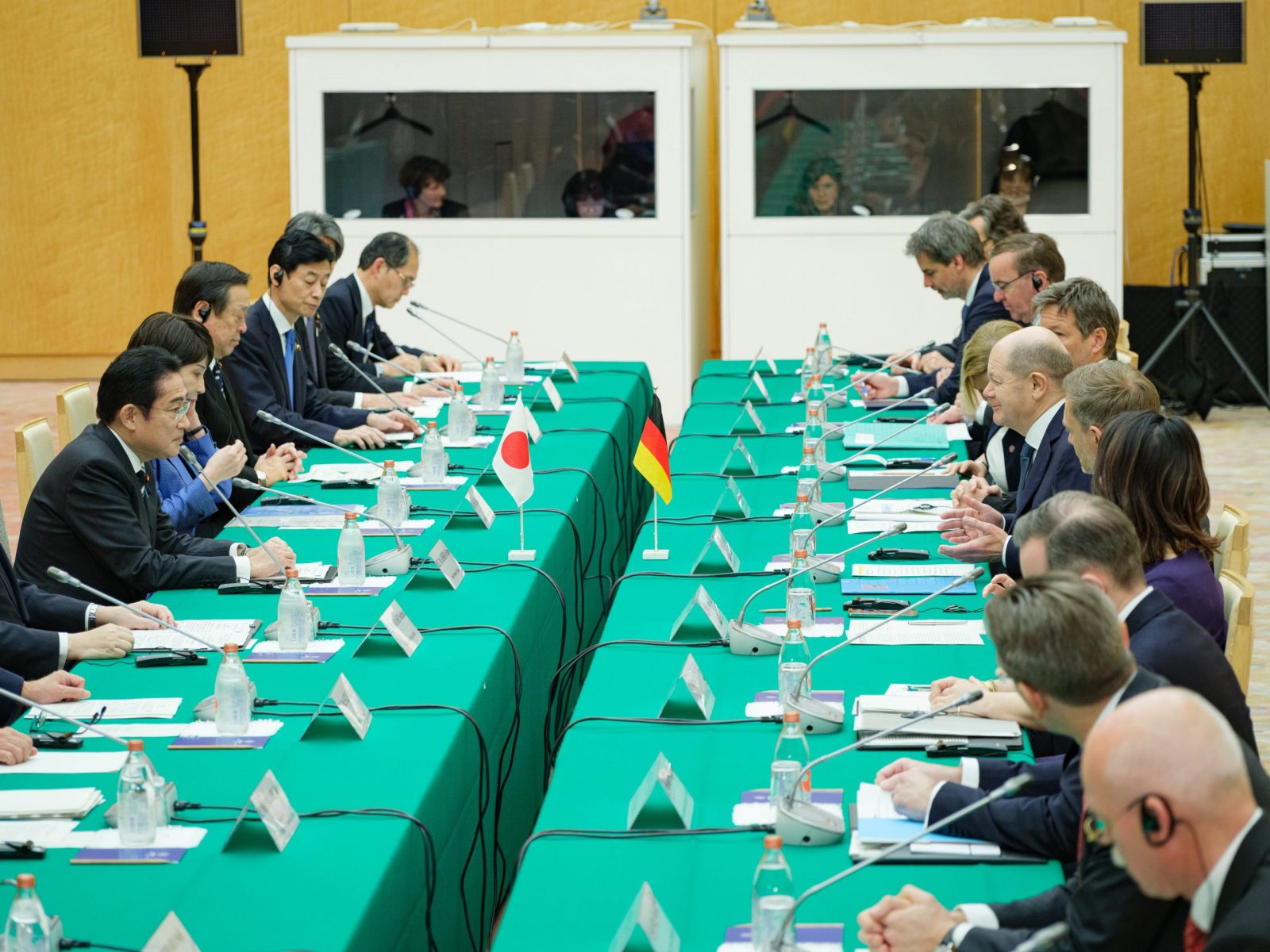epa10529529 German Chancellor Olaf Scholz (C-R) and Prime minister of Japan Fumio Kishida (L) attend the Japan-Germany summit meeting at the prime minister's official residence in Tokyo, Japan, 18 March 2023.  EPA/NICOLAS DATICHE / POOL