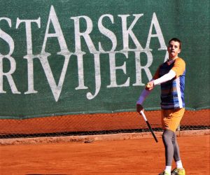 Rovinj, 18.3.2023.- Hrvatski tenisaè Matej Dodig u nedjelju æe se na ITF turniru u Rovinju (15.000 USD) boriti za svoj prvi naslov u seniorskoj konkurenciji, a mjesto u finalu izborio je subotnjom pobjedom 6-2, 6-3 protiv sedmog nositelja, 20-godinjeg Talijana Fausta Tabacca (ATP - 502.). Na slici Matej Dodig tijekom ITF turnira u Rovinju 17.3.2023. godine. 
foto Hina/ Istarska rivijera/ ua