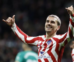 epa10530904 Atletico Madrid's striker Antoine Griezmann celebrates after scoring the 1-0 goal during the Spanish LaLiga soccer match between Atletico Madrid and Valencia FC held at Civitas Metropolitano Stadium in Madrid, central Spain, 18 March 2023.  EPA/CHEMA MOYA