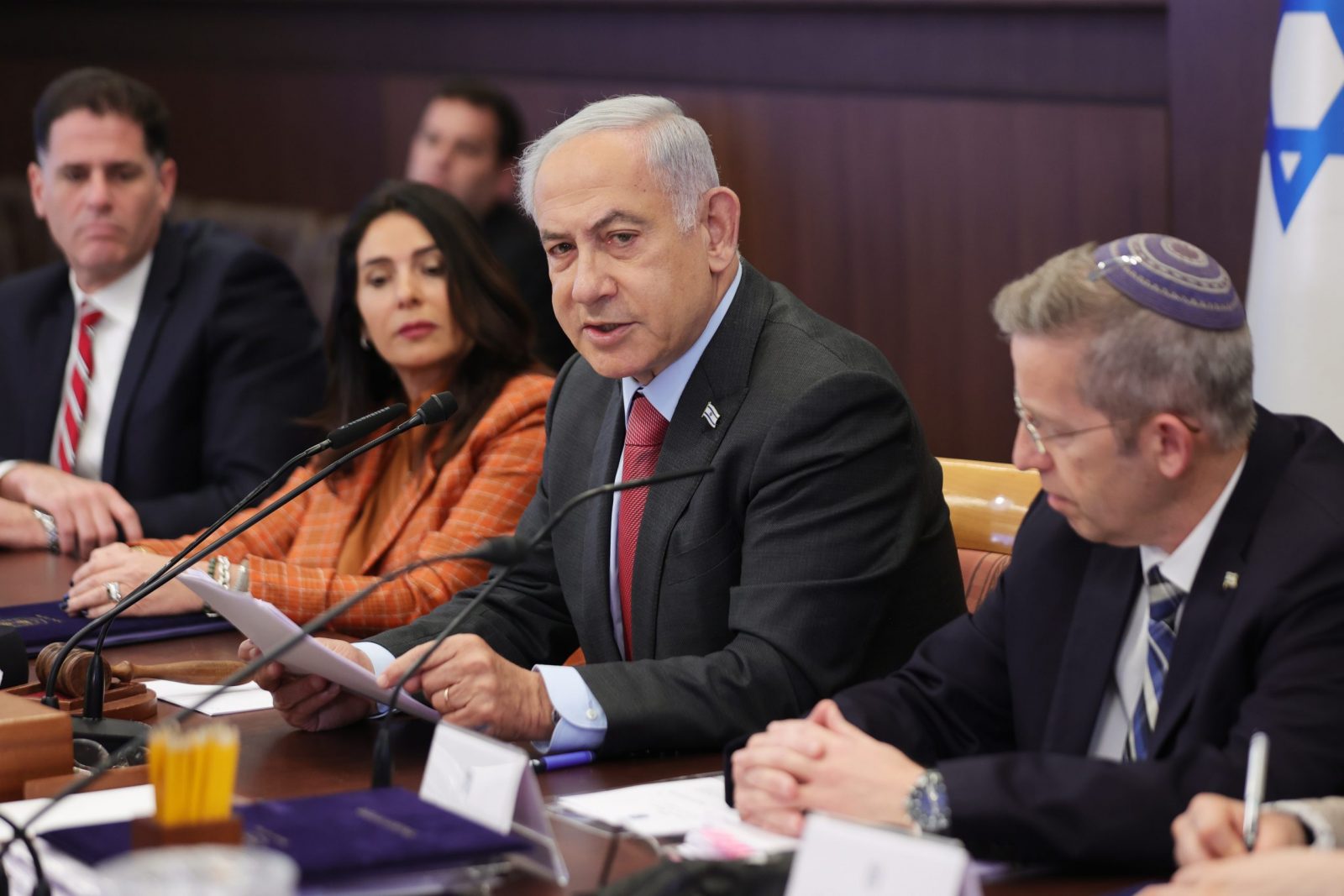 epa10531468 Israeli Prime Minister Benjamin Netanyahu (C) attends a weekly cabinet meeting in the prime minister's office in Jerusalem, 19 March 2023. Nationwide protests against the government's judicial reform plans are being held for eleven weeks in a row. Israel's parliament passed a draft law limiting the power of the Israeli Supreme Court in a first reading on 14 March.  EPA/ABIR SULTAN / POOL