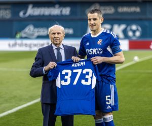 Zagreb, 19.3.2023 - Utakmica 26. kola HNL-a Dinamo - Rijeka na stadionu Maksimir. Na slici Mirko Barišić i Arijan Ademi kojem je ovo oproštajna utakmica.
Foto Hina/ Dario GRZELJ/ dag