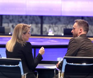 Zagreb, 22.03.2023. Zapoèela redovita sjednica Vlade Republike Hrvatske u NSK. Na fotografiji ministri Nikolina Brnjac i Marin Piletiæ u razgovoru. foto HINA /Zvonimir KUHTIÆ/ kuzo