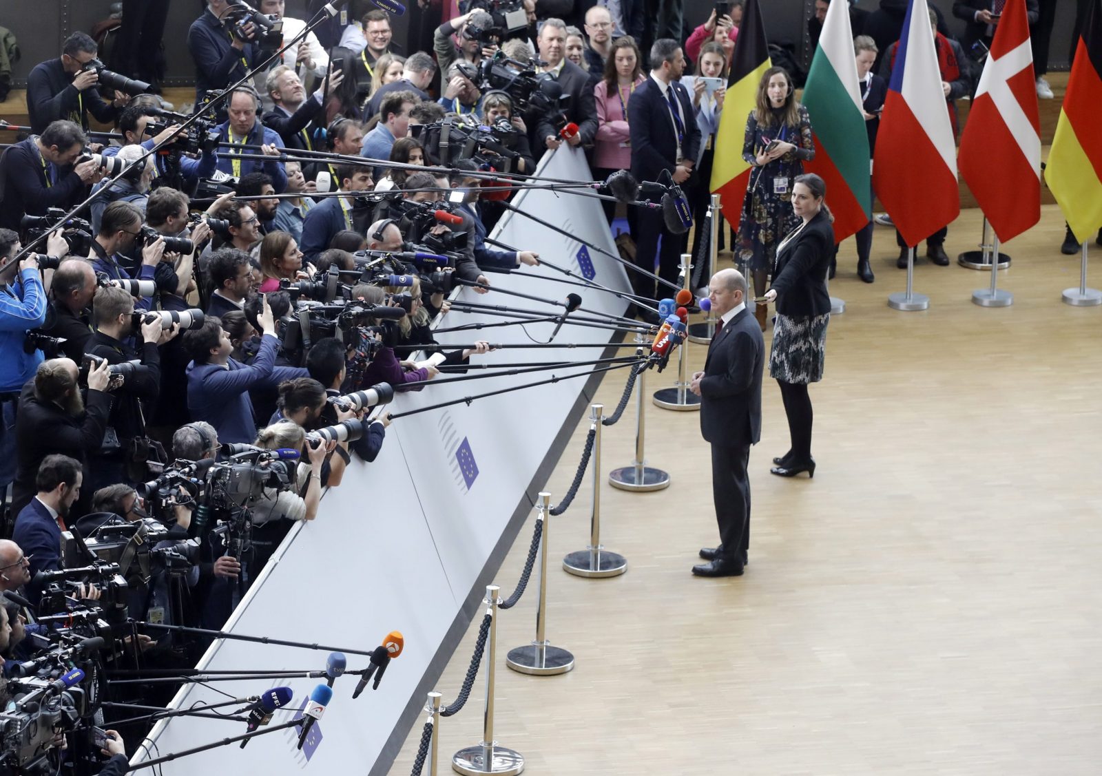 epa10538243 Germany's Chancellor Olaf Scholz speaks to the media as he arrives for a EU Summit in Brussels, Belgium, 23 March 2023. EU leaders will meet for a two-day summit in Brussels to discuss the latest developments in relation to 'Russia's war of aggression against Ukraine' and continued EU support for Ukraine and its people. The leaders will also debate on competitiveness, single market and the economy, energy, external relations among other topics, including migration.  EPA/OLIVIER HOSLET