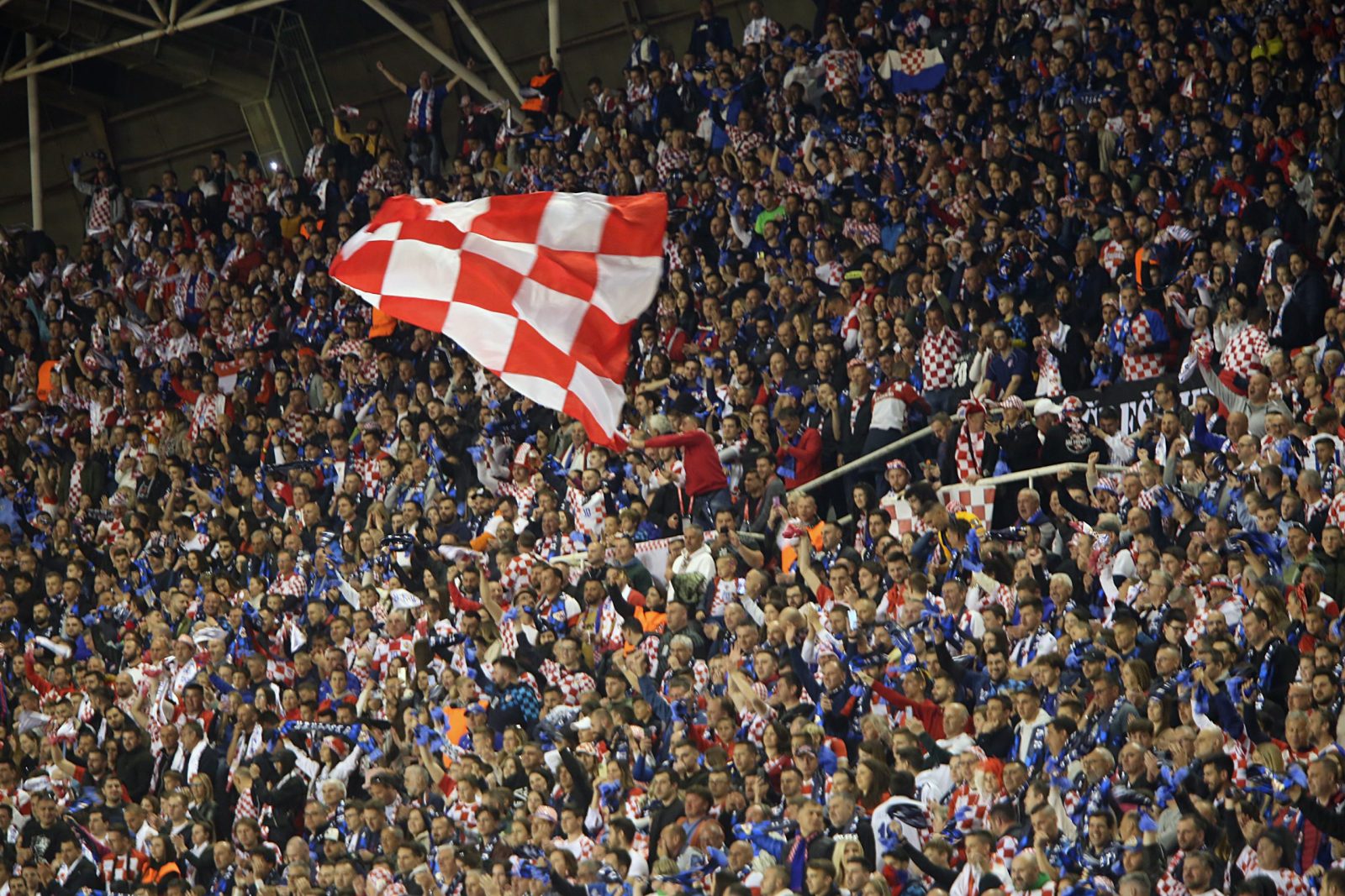 Split, 25.03.2023 - Utakmica kvalifikacija za EURO 2024 izmeðu nogometaa Hrvatske i Walesa na stadionu na Poljudu u Splitu. Na slici hrvatski navijaèi slave zgoditak koji je postigao Andrej Kramariæ. foto HINA/ Ivana IVANOVIÆ/ ik