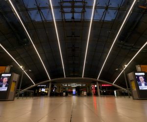 epa10544914 The railway station at Frankfurt airport appears empty during a nationwide transportation warning strike in Frankfurt am Main, Germany, 27 March 2023. German unions are calling on thousands of workers across the country's transport system to stage a one-day warning strike that is expected to bring widespread disruption to planes, trains and local transit.  EPA/RONALD WITTEK