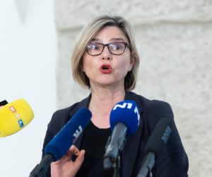 Zagreb, 27.03.2023. - Saborska zastupnica Sandra Benčić komentirala je stanje s utjerivačima dugova
Na fotografiji Sandra Benčić.
foto HINA/ Edvard ŠUŠAK/ es