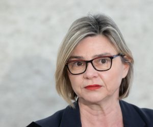 Zagreb, 27.03.2023. - Saborska zastupnica Sandra Benčić komentirala je stanje s utjerivačima dugova
Na fotografiji Sandra Benčić.
foto HINA/ Edvard ŠUŠAK/ es