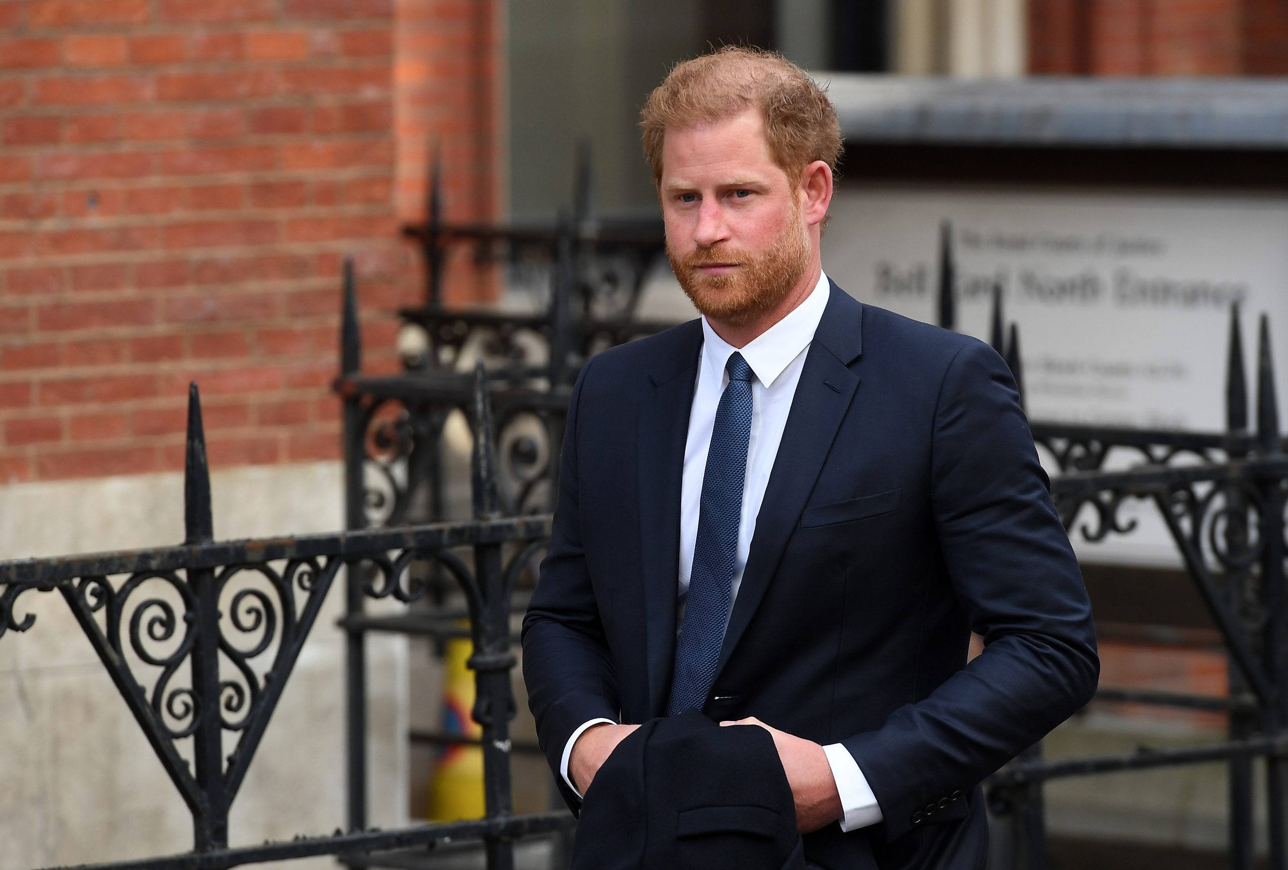 epa10545658 Britain's Prince Harry, Duke of Sussex departs the High Court in London, Britain, 27 March 2023. Prince Harry has appeared at the High Court in a hearing related to his privacy lawsuit against Associated Newspapers. The British royal appeared along with others who are suing the  Daily Mail newspaper over phone-tapping and breaches of privacy.  EPA/ANDY RAIN