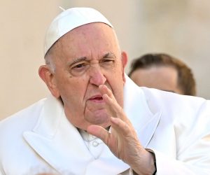 epa10548359 Pope Francis arrives to lead the weekly general audience in Saint Peter's Square, Vatican City, 29 March 2023.  EPA/ETTORE FERRARI