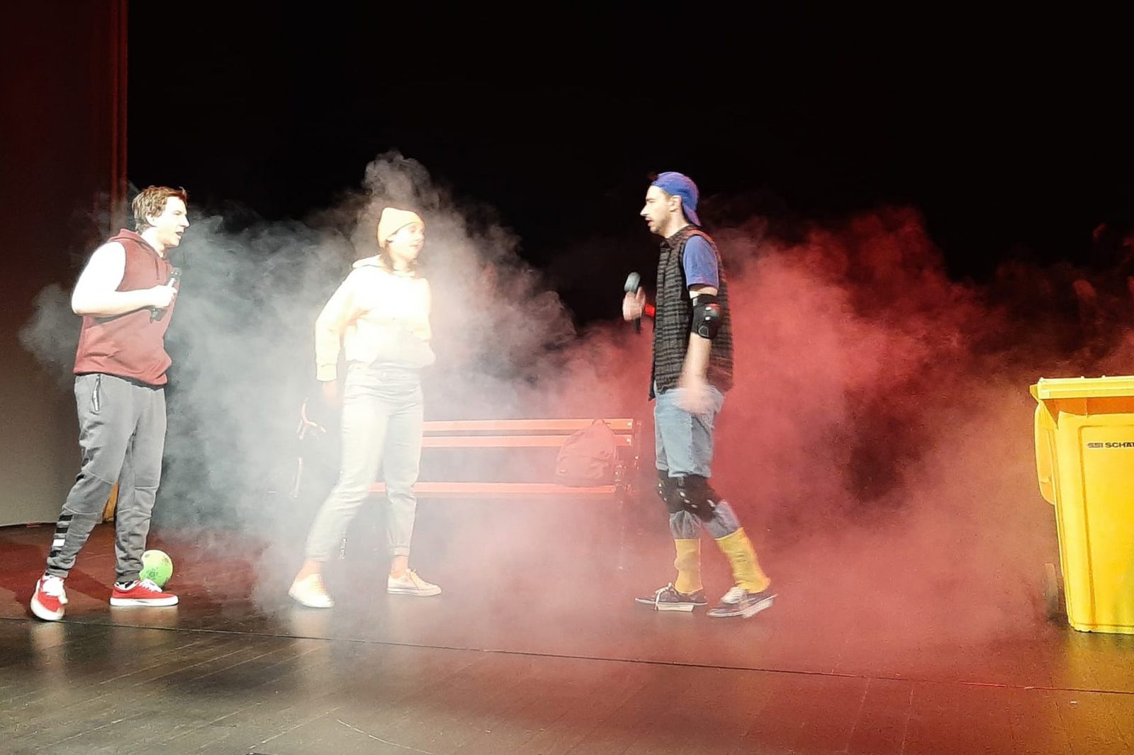 Bjelovar, 29.03.2023. - Predstavom "Ne može" Boom teatra iz Zagreba u Domu kulture počeo je ‘Mali Bok’, kazališni festival za mlade koji se nakon dvogodišnje pauze uzrokovane covid-pandemijom ponovno održava u Bjelovaru. 
foto HINA/ Igor KOKORUŠ/ ml