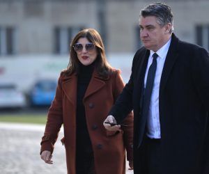 01.02.2022., Zagreb - Predsjednik Republike Zoran Milanovic u drustvu supruge Sanje Music Milanovic obisao je izlozbu "Kopac" postavljenu u Mestrovicevom paviljonu Photo: Igor Soban/PIXSELL