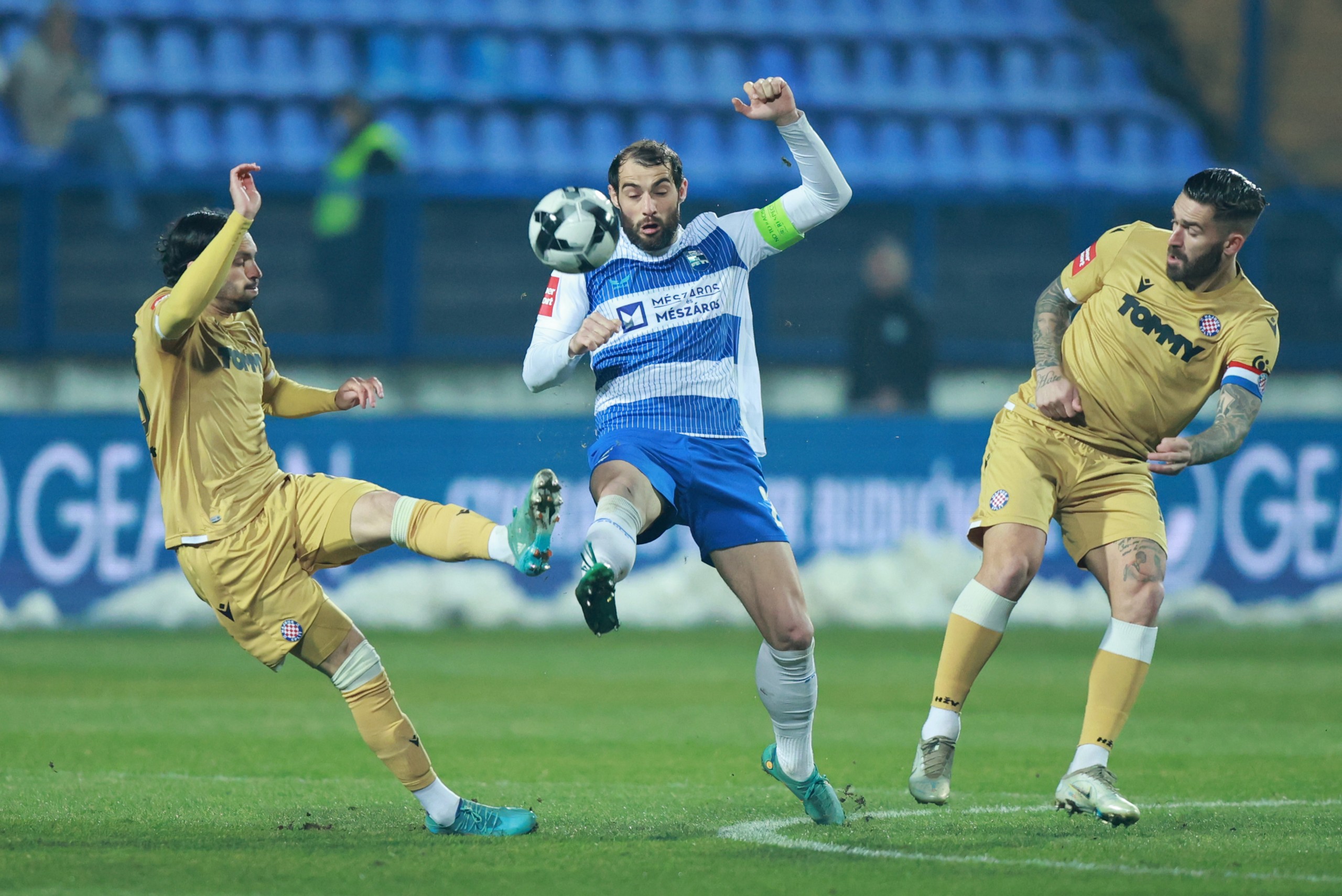 01.03.2023., stadion Gradski vrt, Osijek - SuperSport Hrvatski nogometni kup, cetvrtfinale, NK Osijek - HNK Hajduk. Filip Krovinovic, Mile Skoric, Marko Livaja Photo: Davor Javorovic/PIXSELL
