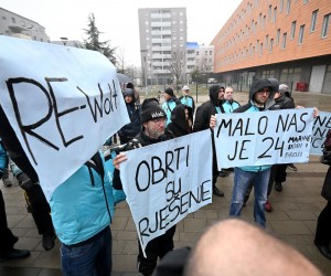 02.03.2023., Zagreb - Prosvjed dostavljaca Wolta ispred sjedista protiv uprave trazeci svoja prava i veca primanja.  Photo: Marko Lukunic/PIXSELL