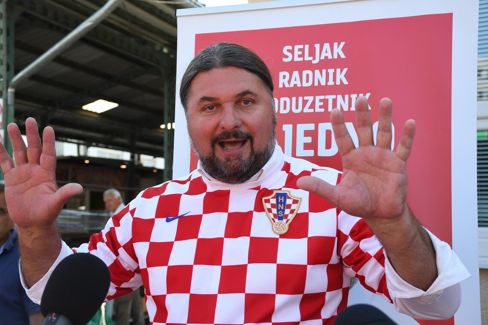02.07.2020., Bjelovar - Na konferenciji za medije Mladen Keser i Tihomir Jaic, kandidati na listi Restart koalicije u II. Izbornoj jedinici, predstavili su glavne SDP-ove smjernice za razvoj poljoprivrede. rrPhoto: Damir Spehar/PIXSELL