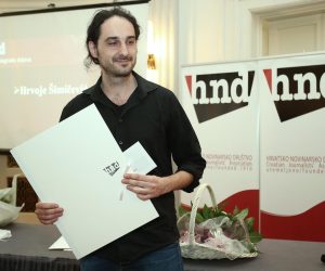 03.05.2016., Zagreb - U povodu 3. svibnja Svjetskog dana slobode medija, Hrvatsko novinarsko drustvo dodjelilo je godisnje nagrade. Nagradu Marija Juric-Zagorka za internet novinarstvo dobio je Hrvoje Simicevic. Photo: Sanjin Strukic/PIXSELL