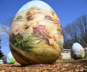 04.04.2022., Koprivnica - U srcu Podravine, u sredistu Koprivnice otvorena je tradicionalna preduskrsna izlozba golemih pisanica "Pisanica od srca". Pisanice su tijekom godina postale, ne samo hrvatska, vec i svjetska atrakcija. Photo: Damir Spehar/PIXSELL