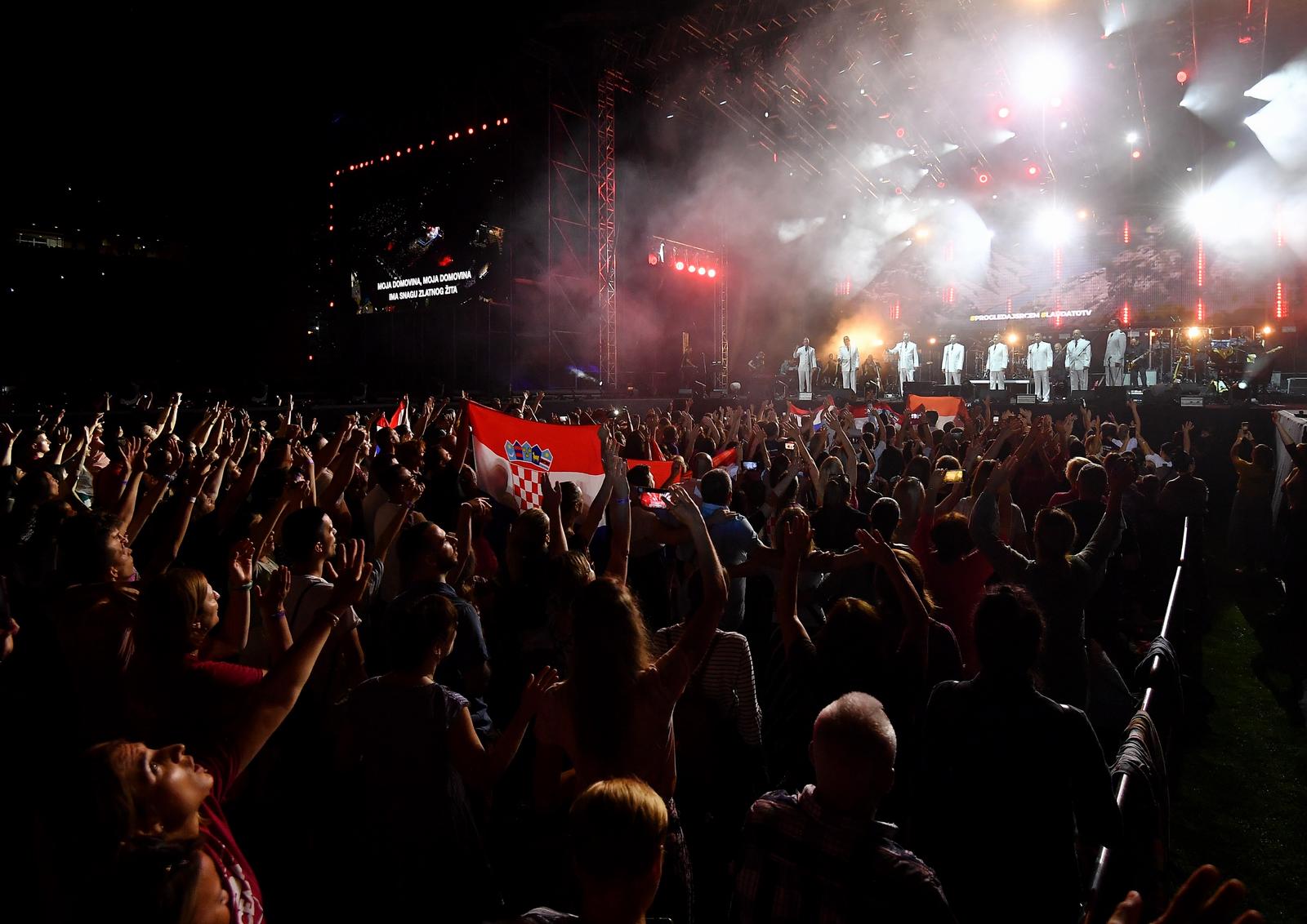 04.06.2022., Zagreb - Na stadionu Maksimir odrzava se duhovsko bdijenje i koncert "Progledaj srcem. Klapa Hrvatske ratne mornarice Sveti Juraj

  Photo: Marko Lukunic/PIXSELL