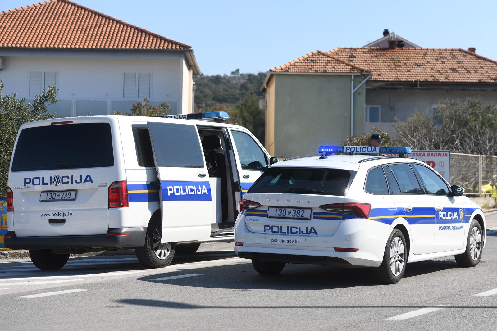 05.03.2023., Brodarica - Prometna nesreca na Jadranskoj magistrali u mjestu Brodarica kod Sibenika u kojoj su sudjelovali motociklist i automobil. Photo: Hrvoje Jelavic/PIXSELL