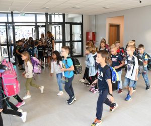 05.09.2022., Koprivnica - Skole diljem Hrvatske iznova su otvorila svoja vrata pa su skolarci ponovno sjeli u svoje klupe, a isto je vrijedilo i za polaznike novoizgradjene skole Podolice. Photo: Damir Spehar/PIXSELL