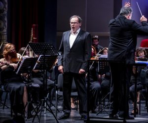 05.10.2020., HNK Split, Split - Hrvatsko narodno kazaliste Split kazalisnu sezonu 2020./21. zapocelo je Gala koncertom opernih arija pod ravnanjem maestra Ive Lipanovica. Na programu su arije iz opera Verdija, Puccinija, Saint-Saensa, Mascagnija, Leoncavalla i Bizeta.rsolist Ivica CikesrPhoto: Miroslav Lelas/PIXSELL