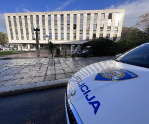 12.05.2022., Split - Zupanijski sud u Splitu dobio je dojavu o postavljenoj eksplozivnoj napravi zbog cega se trenutno provodi evakuacija zaposlenika. Photo: Ivo Cagalj/PIXSELL