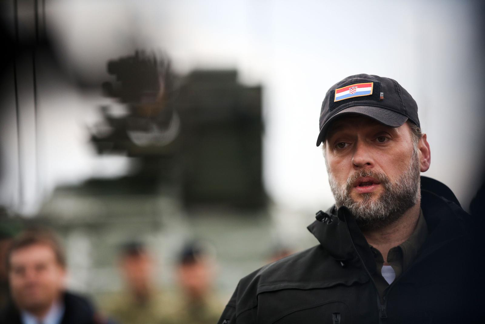 06.03.2023. Petrinja - U vojarni "Pukovnik Predrag Matanovic" odrzana je prezentacija upotrebe napredno taktickog radio uredjaja "Takrad". Prezentaciji su nazocili ministar obrane Mario Banozic i nacelnik Glavnog stozera OSRH Robert Hranj Photo: Zeljko Hladika/PIXSELL