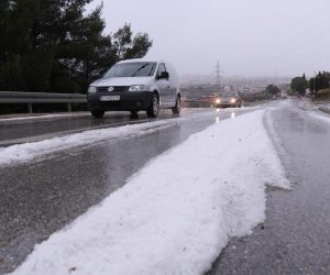 06.12.2022.,Mravince - Jaka kisa i tuca koja je padala desetak minuta zabjelila podrucje Solina i Mravinaca.
 Photo: Ivo Cagalj/PIXSELL