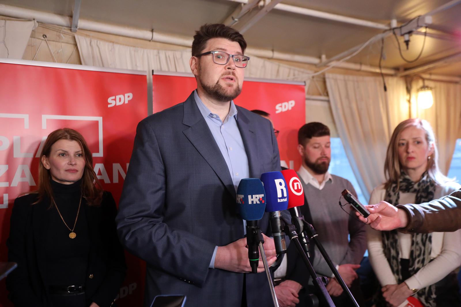 07.03.2023., Rijeka - Predstavljanje SDP-ove politike "Plan za stan" na brodu Marina. Nazocili su clanovi SDP-a: predsjednik stranke Pedja Grbin, gradonacelnik Rijeke Marko Filipovic, Vojko Obersnel, zastupnica Mirela Ahmetovic, predsjednik zupanijskog SDP-a Ivica Lukanovic, zastupnica Sabina Glasovac, gradonacelnik Kastva Matej Mostarac.  Photo: Goran Kovacic/PIXSELL