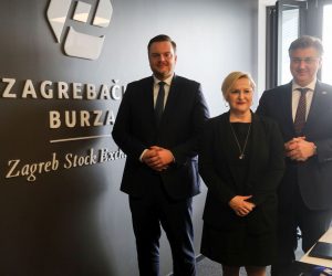 08.03.2023., Zagreb - Na Zagrebackoj burzi potpisan je ugovor o uvrstenju Obveznica Reupublike Hrvatske na burzu. ministar financija Marko Primorac, predsjednik Vlade RH Andrej Plenkovic, predsjednica Uprave Zagrebacke burze Ivana Gazic Photo: Zeljko Hladika/PIXSELL