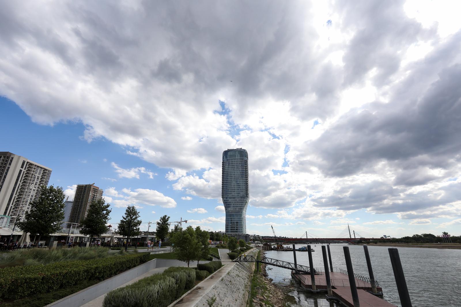 31.07.2022., Beograd - Beograd na vodi (Belgrade Waterfront) je novi urbani centar u Beogradu smjesten na milijun kvadratnih metara, koji nudi prvoklasni stambeni i poslovni prostor. U sklopu projekta nalaze se hoteli svjetske klase, mjesta za kulturu, obrazovne institucije, moderni zdravstveni centri i sirok spektar atrakcija i objekata za odmor i zabavu.  Beograd na vodi po svom zavrsetku gradnje trebao bi postati jedna od najuzbudljivijih urbanih cetvrti u Europi Photo: Emica Elvedji/PIXSELL