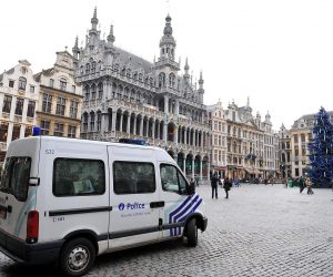 02.12.2009., Bruxelles, Belgija - Navijaci Dinama Bad Blue Boysi dosli su na utakmicu 5 kola, skupine A, Europske lige izmedju domacina Anderlechta i gostiju iz Zagreba Dinama. Policija je patrolirala u sredistu grada i nije imala potrebe reagirati, a navijace su dopratili do stadiona. Policijske patrole do stadiona bile su i na konjima.  r"nPhoto: Goran Stanzl/PIXSELL
