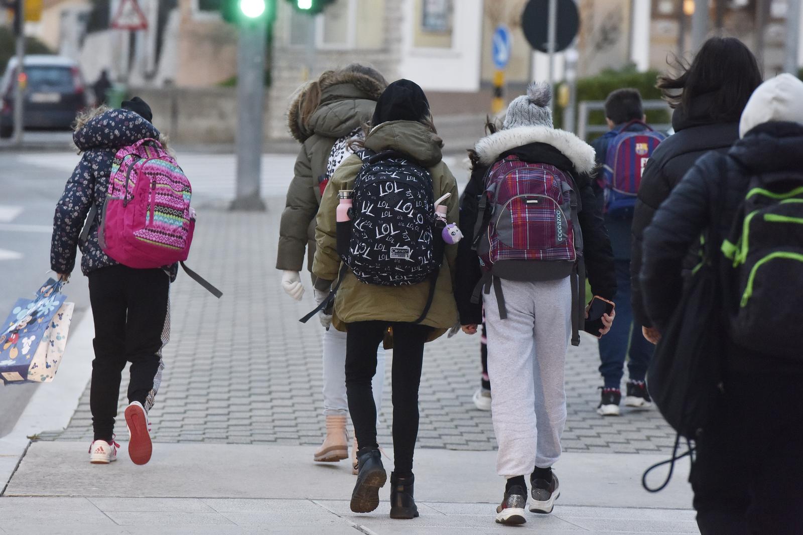 10.01.2022., Sibenik - Nakon Bozicnih blagdana vecina ucenika u Sibensko-kninskoj zupaniji vraca se u skolske klupe.
 Photo: Hrvoje Jelavic/PIXSELL