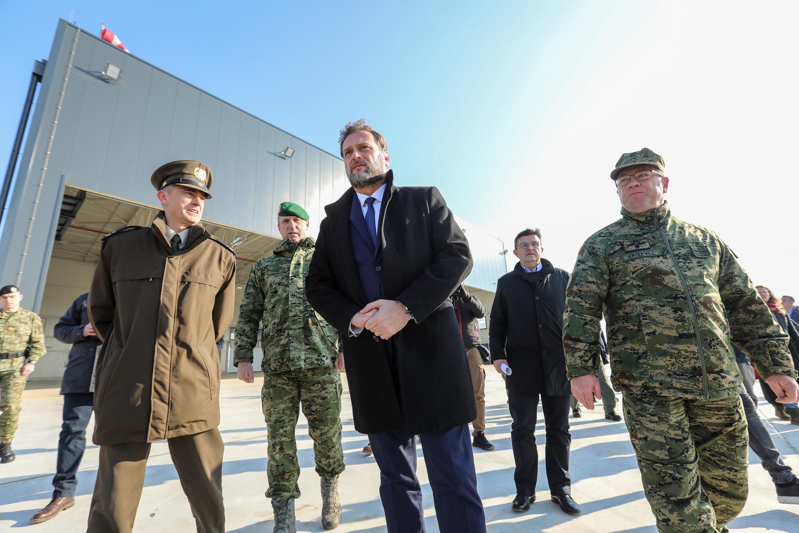 10.02.2023., Zagreb, vojarna Lucko . Ministar obrane Republike Hrvatske, Mario Banozic, sa suradnicima obisao radove na izgradnji hangara za helikoptere UH-60 M Blackhawk. Photo: Robert Anic/PIXSELL