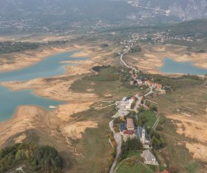 09.10.2022., opcina Prozor-Rama, Bosna i Hercegovina - Ramsko jezero zbog velikih susa tijekom ljetnih mjeseci u velikom dijelu je presusilo. Photo: Matko Begovic/PIXSELL