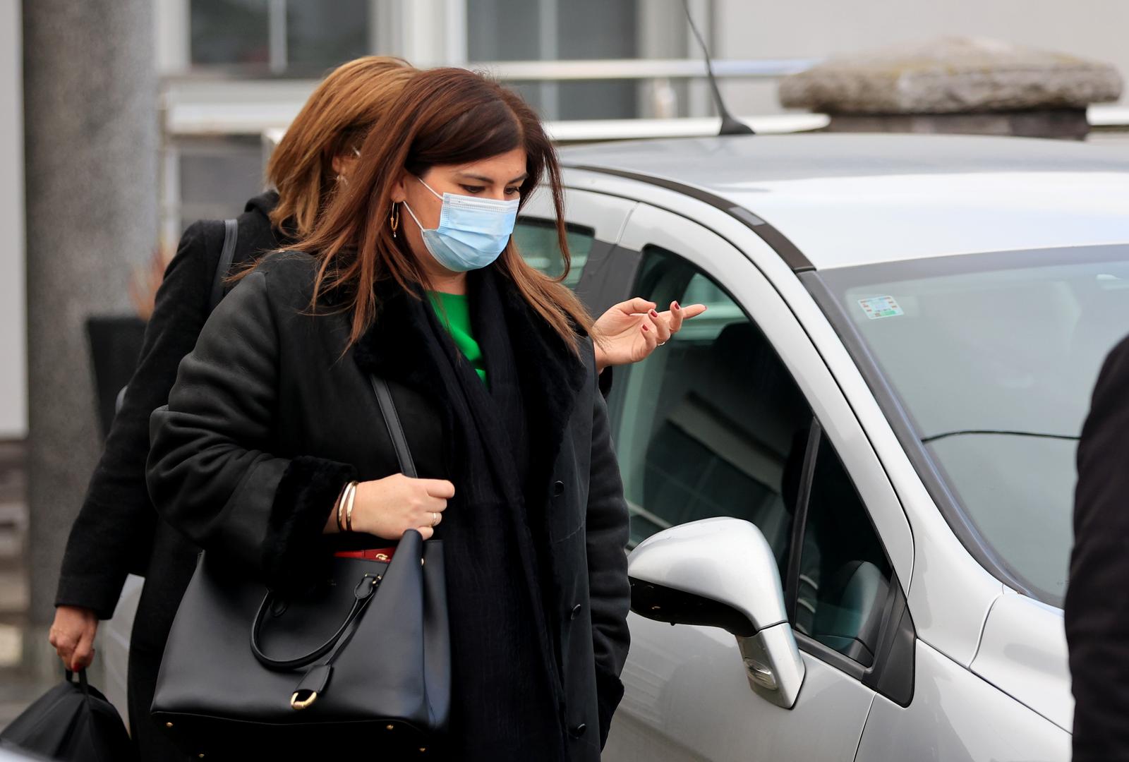 10.11.2021., Vinkovci - Kuca u vlasnistvu Gabrijele Zalac, uhicene zbog afere Softver. Gabrijela Zalac je uhicena i odlazi u pratnji istrazitelja  Photo: Davor Javorovic/PIXSELL