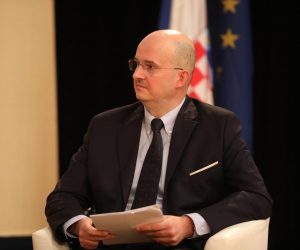 09.11.2022., Opatija - Jubilarno 30. savjetovanje ekonomista u Grand Hotelu Adriatic, pod nazivom "Ekonomska politika Hrvatske u 2023.". Panel "Inflacija i ekonomska politika: Nacionalni i EU kontekst". Panelisti i moderatori: Katarina Bacic (moderator), Hrvoje Simovic, Zdravko Maric, Marijana Ivanov, Maroje Lang, Branko Grcic i Josip Tica(moderator).  Photo: Goran Kovacic/PIXSELL