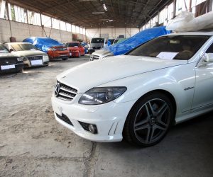23.02.2011., Radnicka 222, Zagreb - Skupocjeni automobili koje je carina zaplijenila zbog carinskih prekrsaja voznje pod stranim registarskim tablicama. Deponirani zaplijenjeni automobili nalaze se u smjestistu HAK-a.r"nPhoto: Marko Prpic/PIXSELL