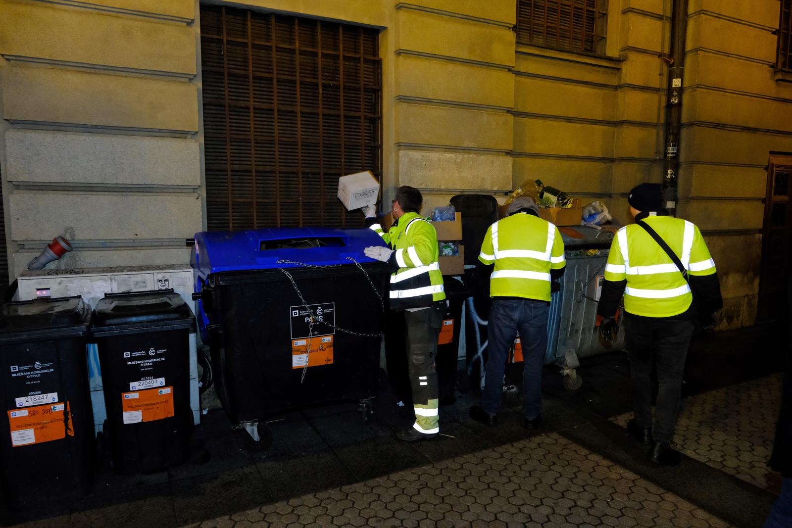 11.03.2023., Zagreb - Cistoca i Komunalac nadziru kako se gradjani i poslovni prostori ponasaju u vezi odlaganja otpada u centru grada. Photo: Slaven Branislav Babic/PIXSELL
