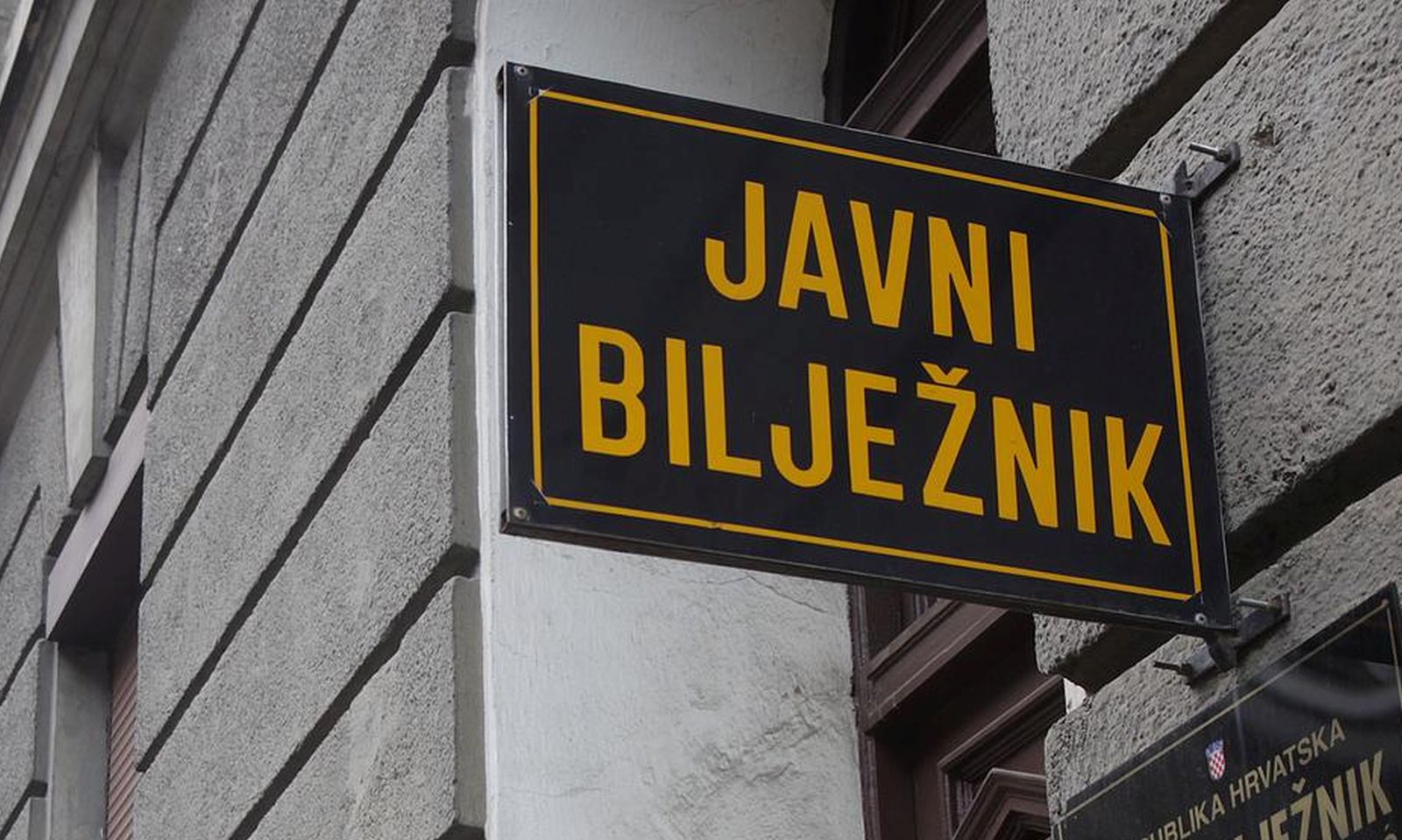 15.06.2011., Djordjiceva ulica, Zagreb - Ulazna vrata ureda javnog biljeznika, Ljiljane Herceg Milicevic, iz kojeg su ukradene dvije slike Ede Murtica, vrijedne oko 300 000 kuna. r"nPhoto: Zarko Basic/PIXSELL