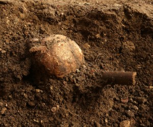 11.10.2017., Dugo Selo - Arheolosko istrazivanje crkve Sv. Martina koja datira iz 14. stoljeca. Kraj crkve i untar crkve pronadjeni su i posmrtni ostaci koji vjerojatno datiraju iz 19. stoljeca. U tijeku su arheoloska iskapanja koja vodi Areheoloski institut pod vodstvom prof.  "nJuraja Belaja."nPhoto: Robert Anic/PIXSELL