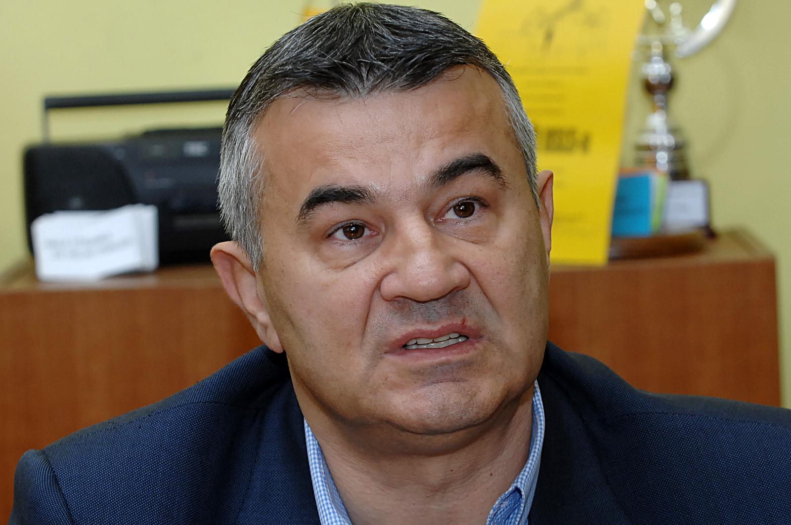 24.10.2011., Sisak - O problemima i sudbini sisacke Rafinerije na tiskovnoj konferenciji zupanijskog HSLS-a govorili su Jasminko Umicevic, naftni konzultant i Savjetnik HSLS-a za energetiku i Davor Zmegac, nositelj izborne liste HSLS-a za VI Izbornu jedinicu."nPhoto: Niola Cutuk/PIXSELL