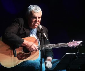 11.11.2022.,Sibenik - U kuci umjetnosti Arsen koncert je odrzao jedan od najznacajnijih slovenskih novovalnih kantautora, bliski Arsenov prijatelj. Uvijek rado vidjen gost u Sibeniku Zoran Predin stigao je u Kucu umjetnosti Arsen u kojoj je u duetu s gitaristom Igorom Polakom predstavio kantautorski program Srebrni pioniri u kojem vlastite i poznate pjesme drugih autora izvodi kako su zvucale kad su nastale.
 Photo: Dusko Jaramaz/PIXSELL