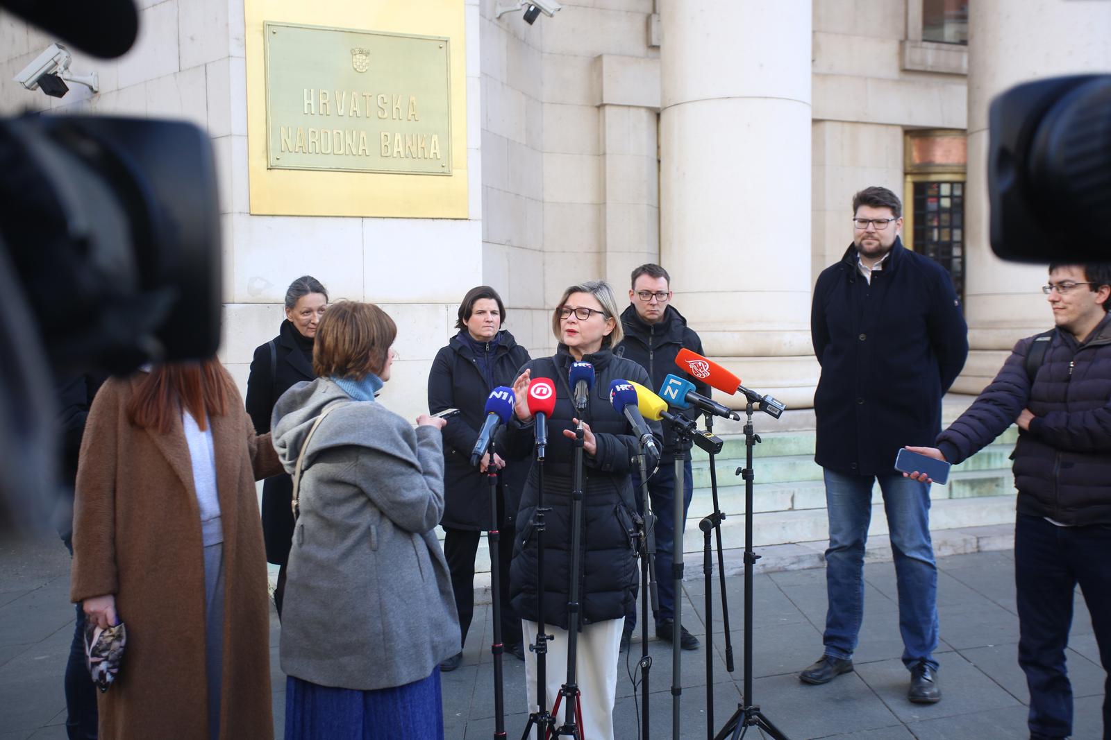 12.02.2023., Zagreb - Predsjednik SDP-ov Pedja Grbin te saborski zastupnik SDP-a Boris Lalovac s predsjednicom Kluba zastupnika zeleno-lijevog bloka Sandre Bencic govore o duznickom ropstvu i na koji nacin funkcioniraju agencije za naplatu potrazivanja. Photo: Lovro Domitrovic/PIXSELL