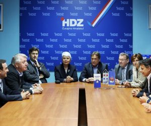 08.05.2012., Zadar - Predsjednica HDZ-a Jadranka Kosor nastavlja predizbornu turneju dolaskom u  Zadar gdje joj je domacin bio Bozidar Kalmeta, predsjednik ZO HDZ-a. r"nPhoto: Filip Brala/PIXSELL