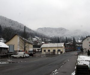 01.12.12. Cabar  - Grad Cabar i stanovnici reagiraju na odluku Marijana Filipovica, vlasnika Finest Corp.-a tvrtke za preradu drva i izradu namjestaja, da imovinu ostavi Cabru.rPhoto: Goran Kovacic/PIXSELL