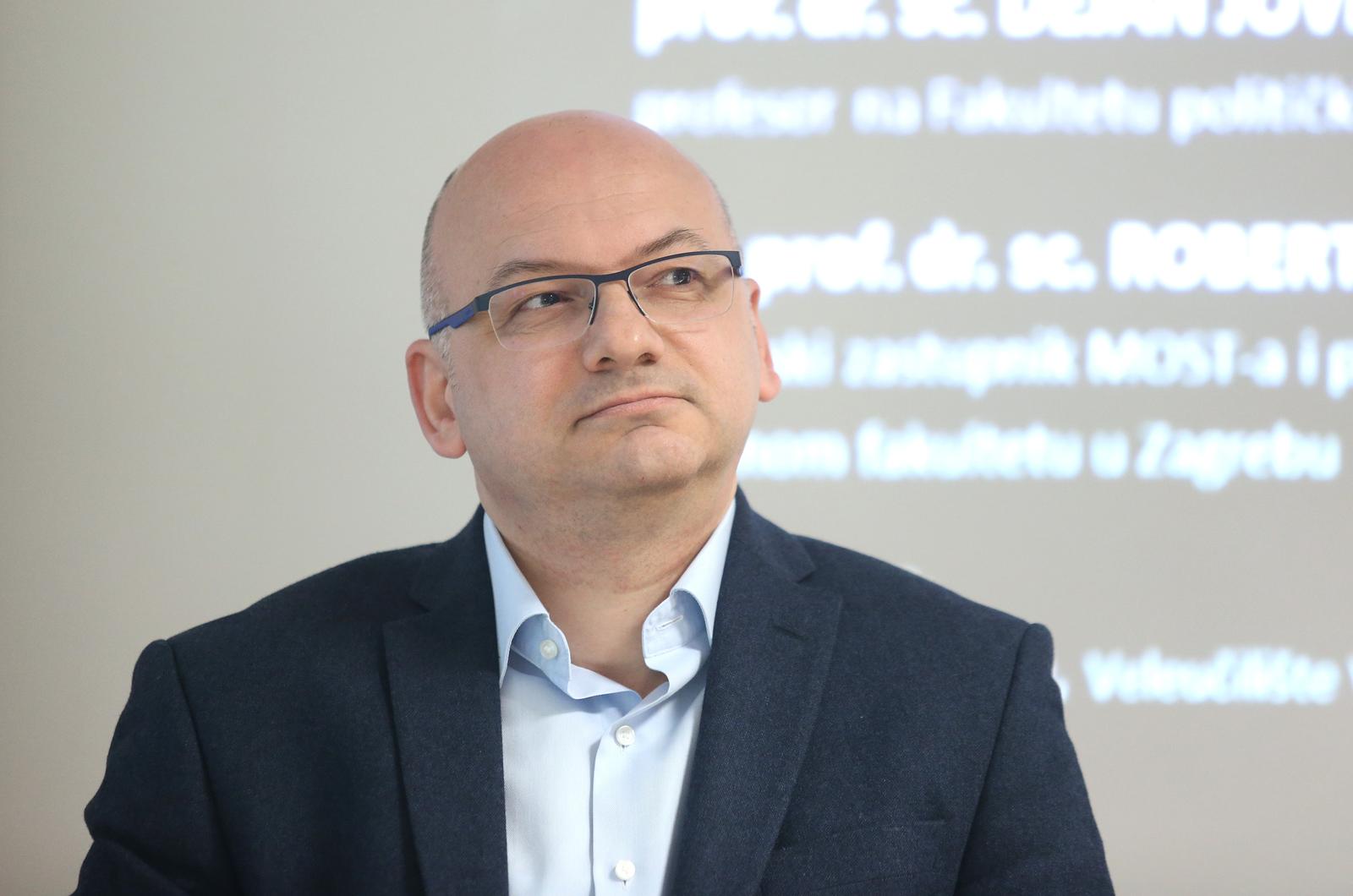 13.03.2018., Zagreb - Veleuciliste VERN. Panel diskusija pod nazivom "Politika i moral" odrzana je u okviru VERN Foruma, a o toj temi diskutirali su saborski zastupnik HDZ-a Ante Babic, profesor na Hrvatskom katolickom sveucilistu Stjepo Bartulica, saborski zastupnik SDP-a Ivo Jelusic, profesor na Fakultetu politickih znanosti Dejan Jovic te profesor na Pravnom fakultetu i saborski zastupnik Mosta Robert Podolnjak. Dejan Jovic.rPhoto: Sanjin Strukic/PIXSELL