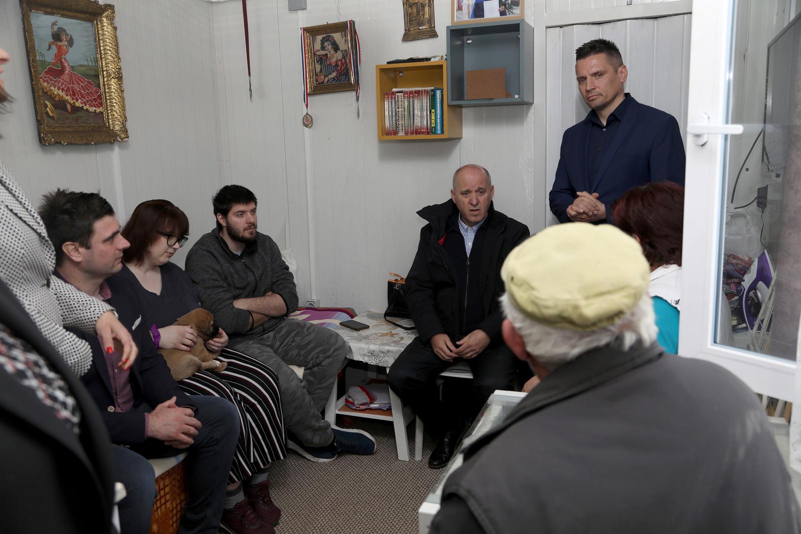 13.03.2023., Petrinja - Potpredsjednik Vlade i ministar prostornoga uredjenja, graditeljstva i drzavne imovine Branko Bacic obisao je kontejnersko naselje na Sajmistu. Photo: Edina Zuko/PIXSELL