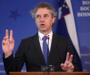 13.03.2023., Sarajevo, Bosna i Hercegovina - Predsjednik Vlade Republike Slovenije Robert Golob na konferenciji za medije nakon sastanka s predsjedateljicom Vijeca ministara BiH Borjanom Kristo. Photo: Armin Durgut/PIXSELL