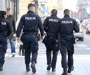 13.04.2022., Zagreb - Policajci u ophodnji. Photo: Patrik Macek/PIXSELL